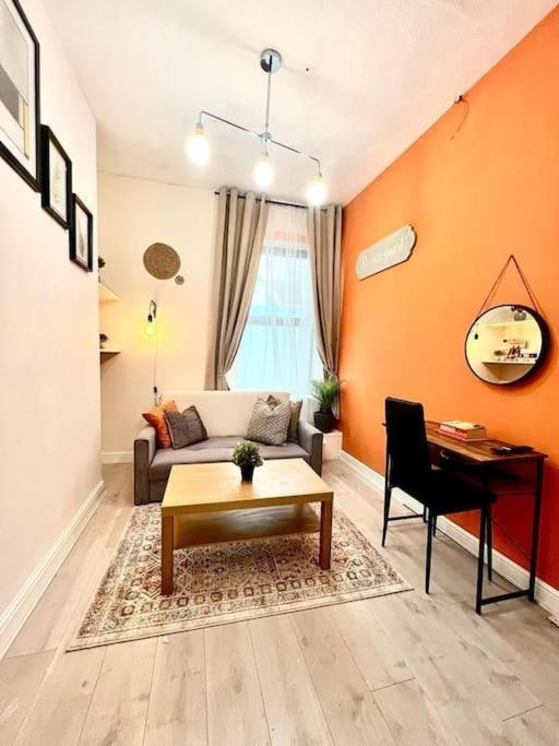 Skyline King Suites 202 Суонзи Екстериор снимка
