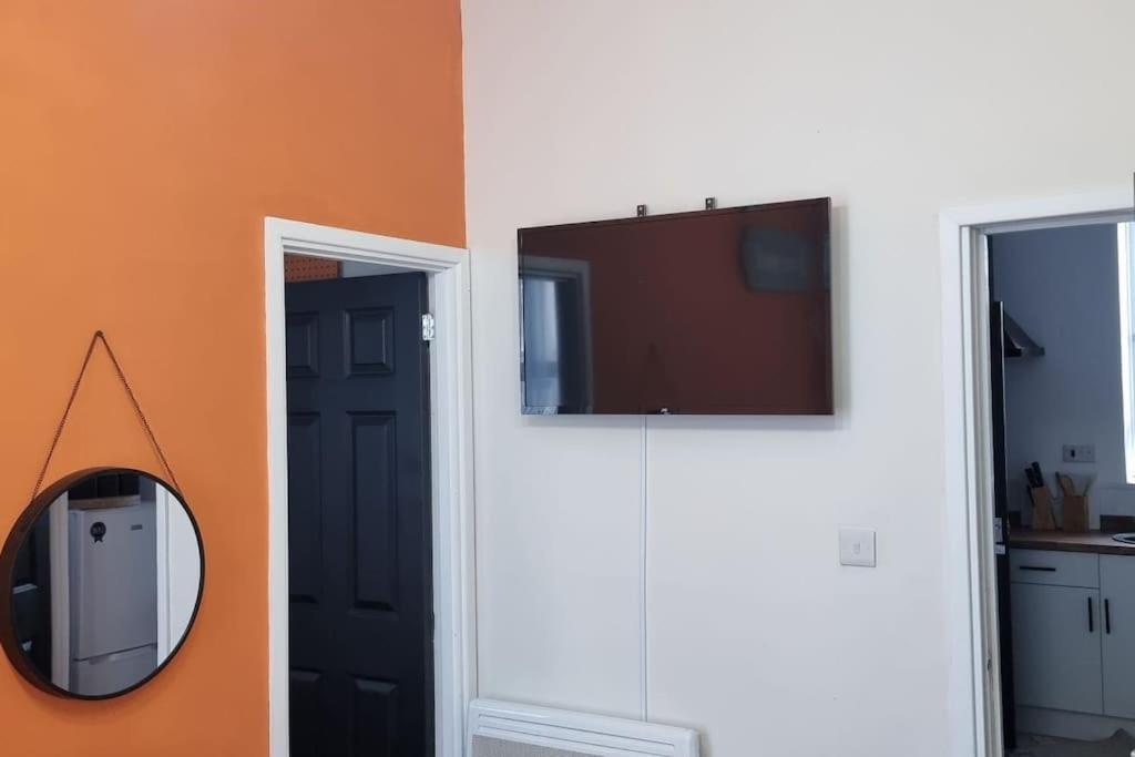 Skyline King Suites 202 Суонзи Екстериор снимка