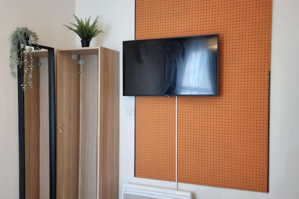 Skyline King Suites 202 Суонзи Екстериор снимка