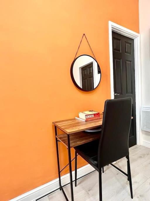 Skyline King Suites 202 Суонзи Екстериор снимка